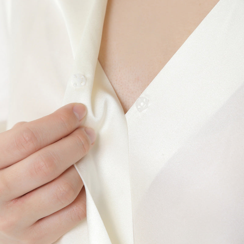 ウオッシャブルシルクカシュクールトップス ボタン