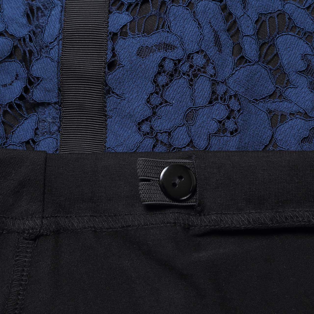 タックフレアー&サイドラインレーススカート ボタン