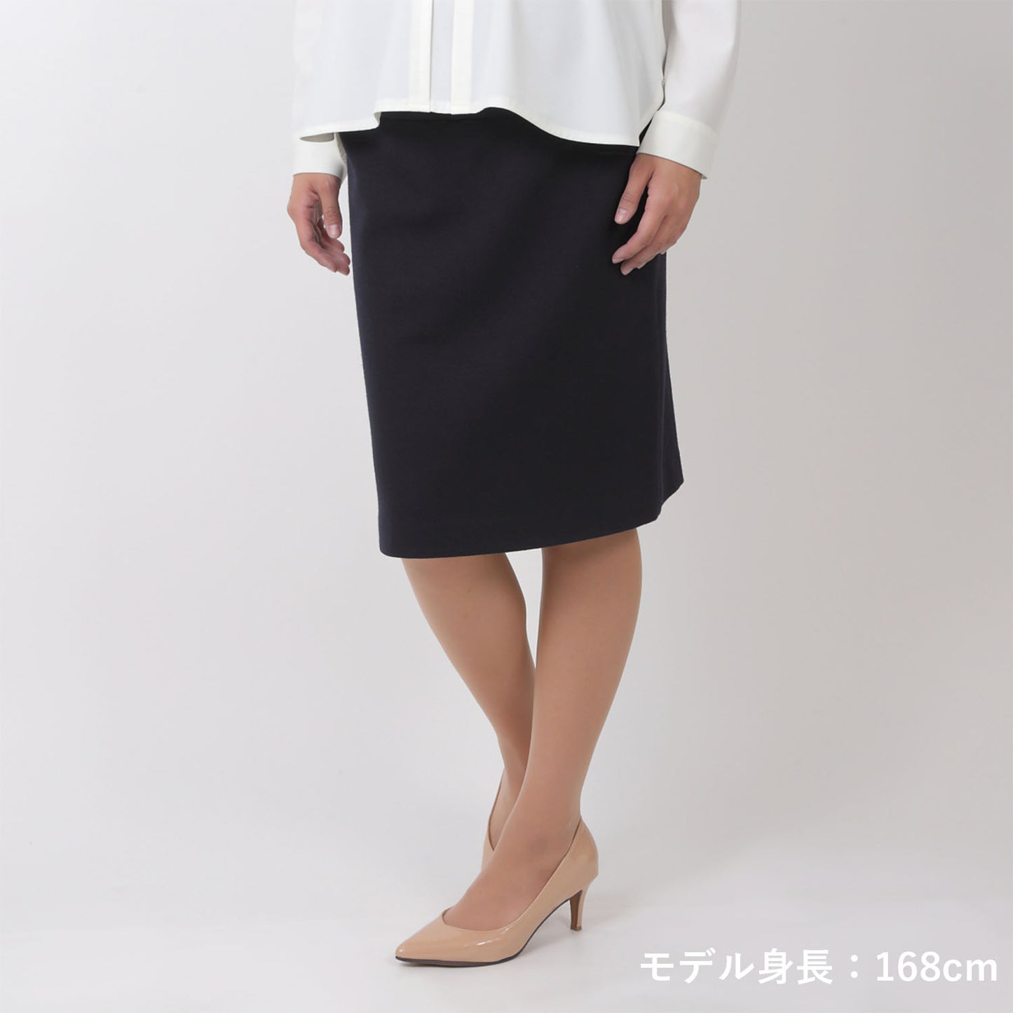 圧縮ウールシンプルタイトスカート(model:160cm 着用サイズ:SM)