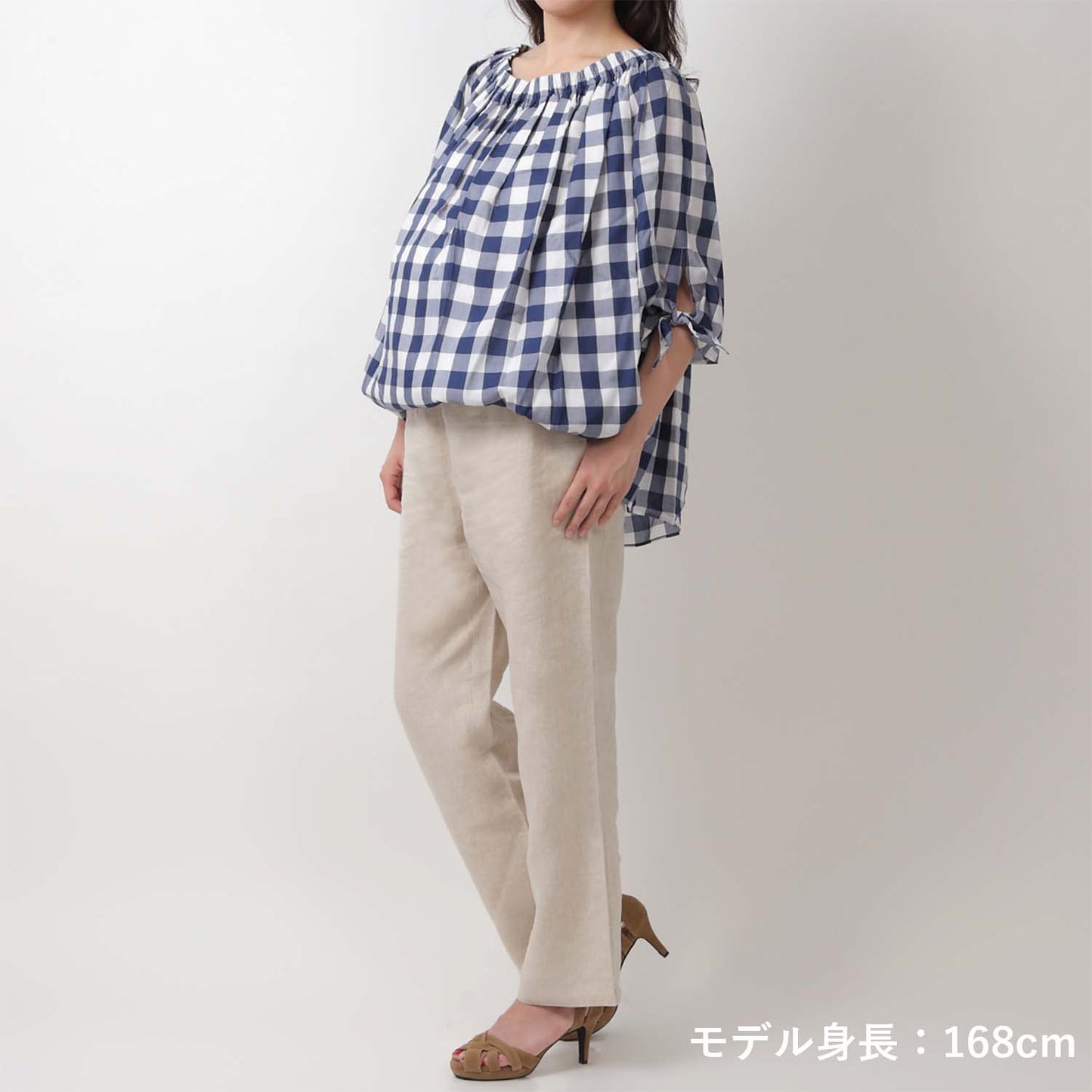2WAYギャザーネックリボン袖ブラウス ネイビー×ホワイト(model:168cm 着用サイズ:SM)