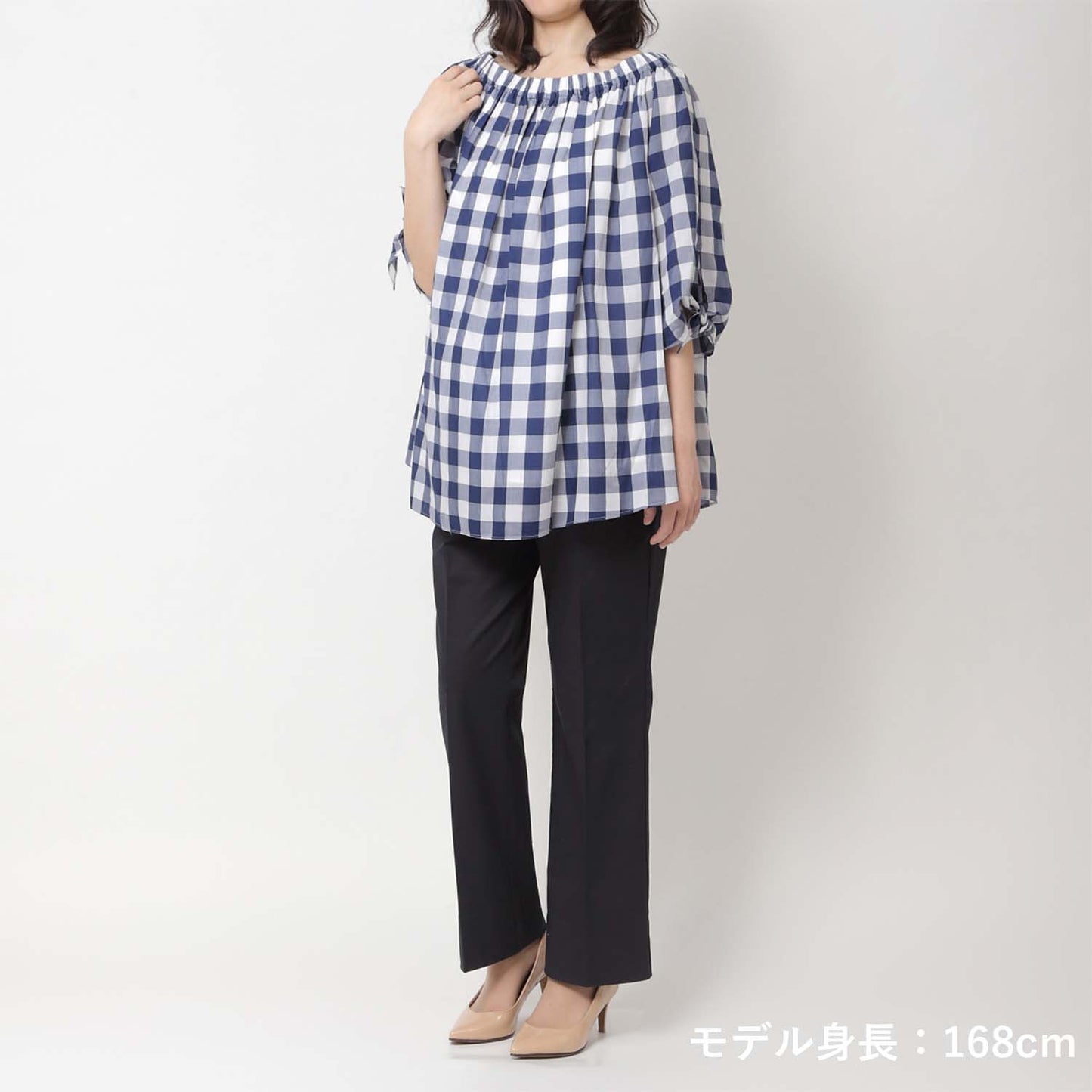 2WAYギャザーネックリボン袖ブラウス ネイビー×ホワイト(model:168cm 着用サイズ:SM)