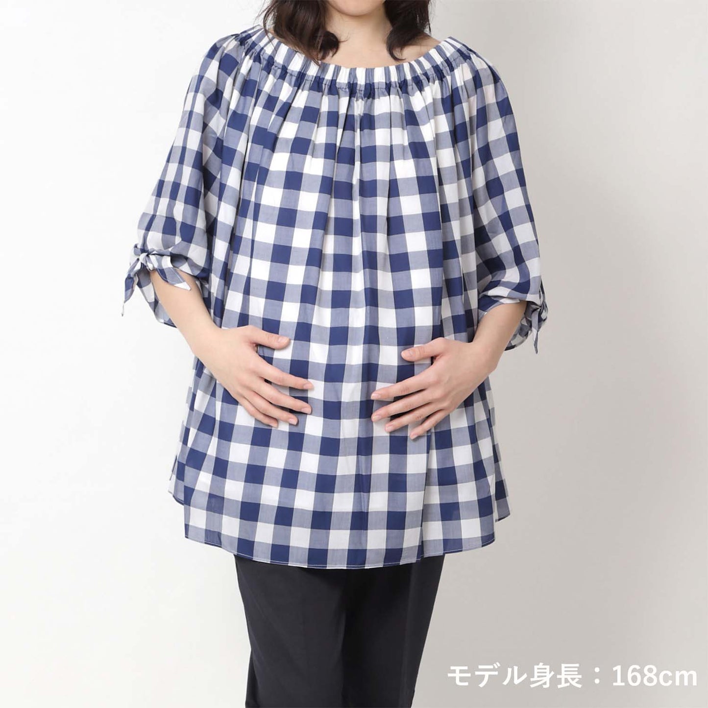 2WAYギャザーネックリボン袖ブラウス ネイビー×ホワイト(model:168cm 着用サイズ:SM)