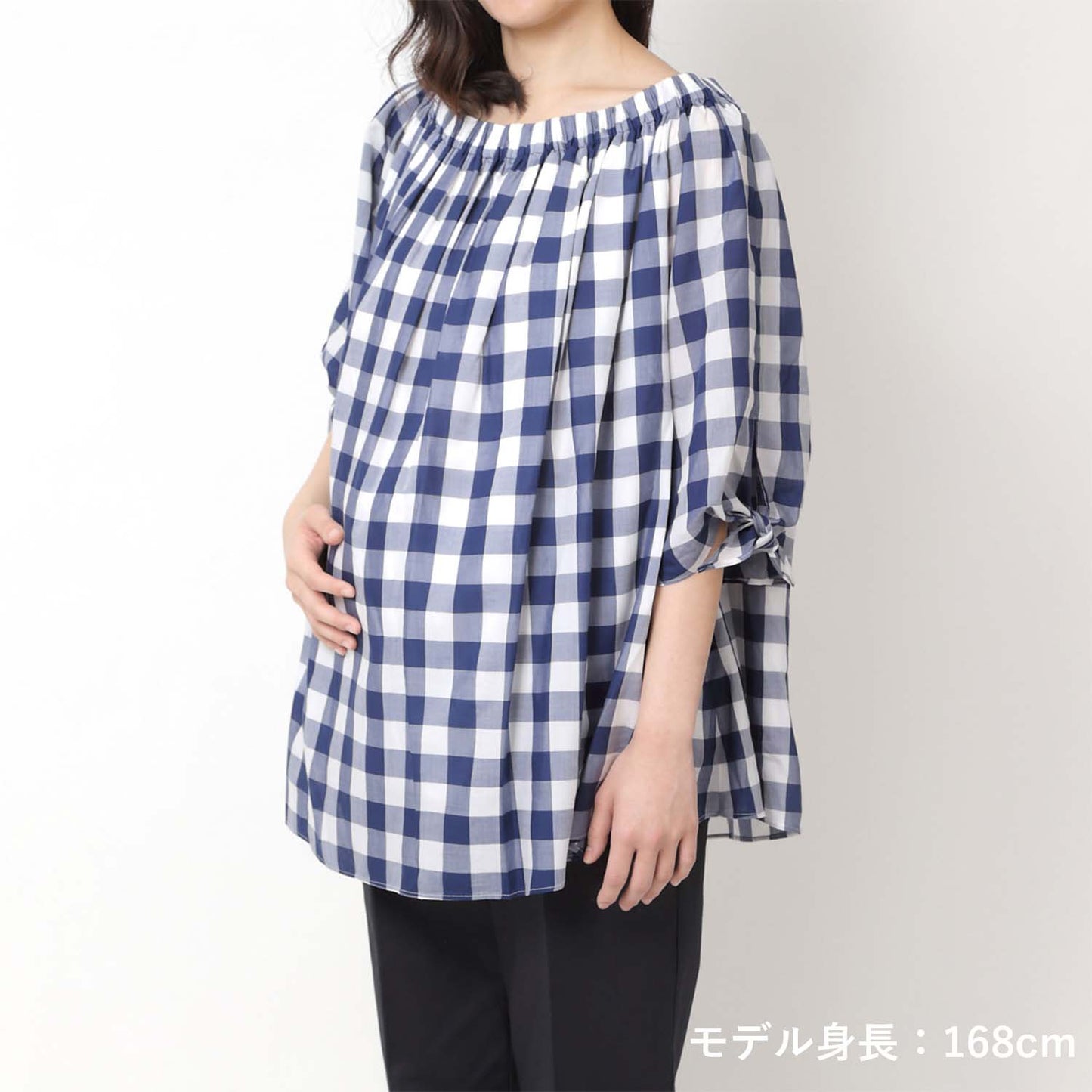 2WAYギャザーネックリボン袖ブラウス ネイビー×ホワイト(model:168cm 着用サイズ:SM)