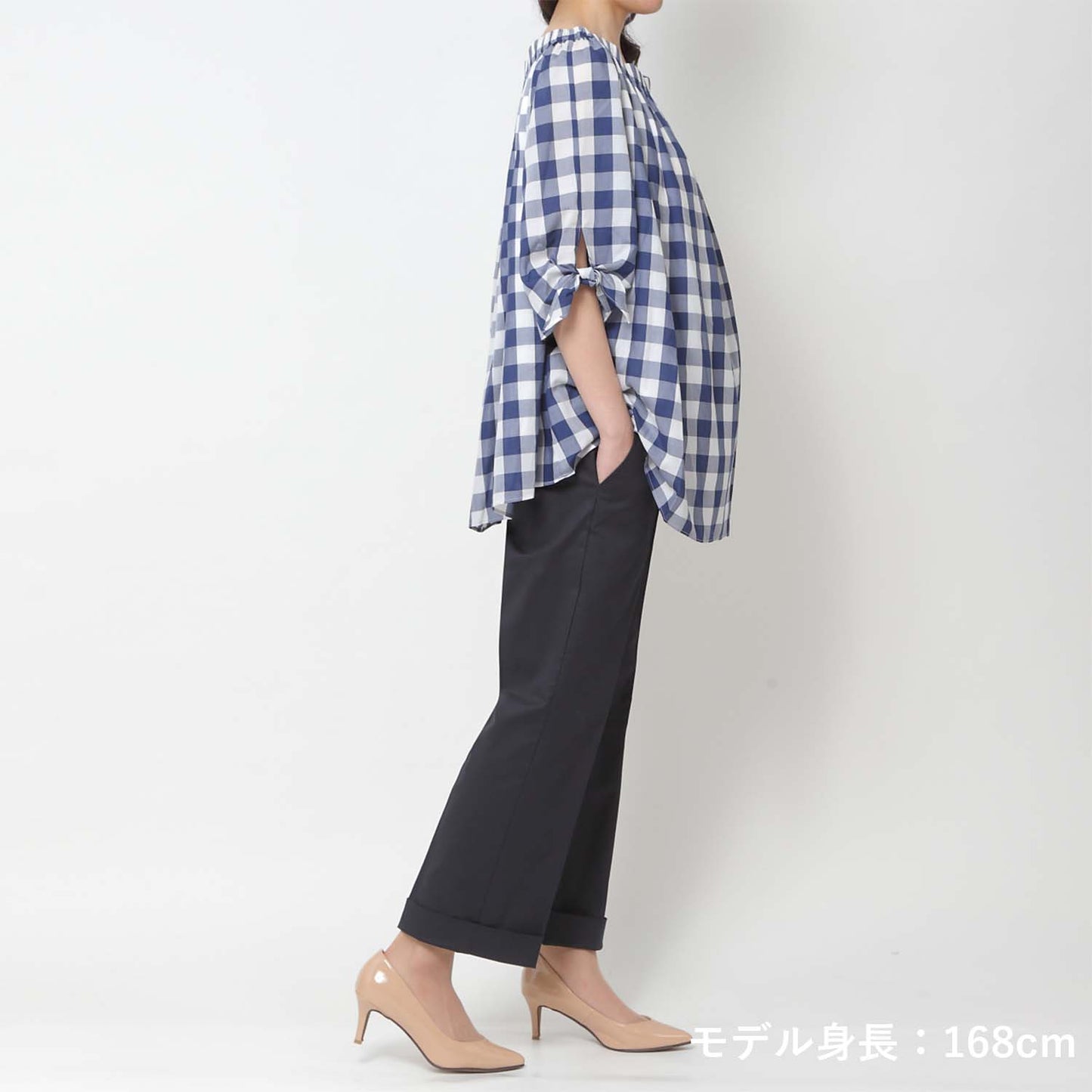 2WAYギャザーネックリボン袖ブラウス ネイビー×ホワイト(model:168cm 着用サイズ:SM)
