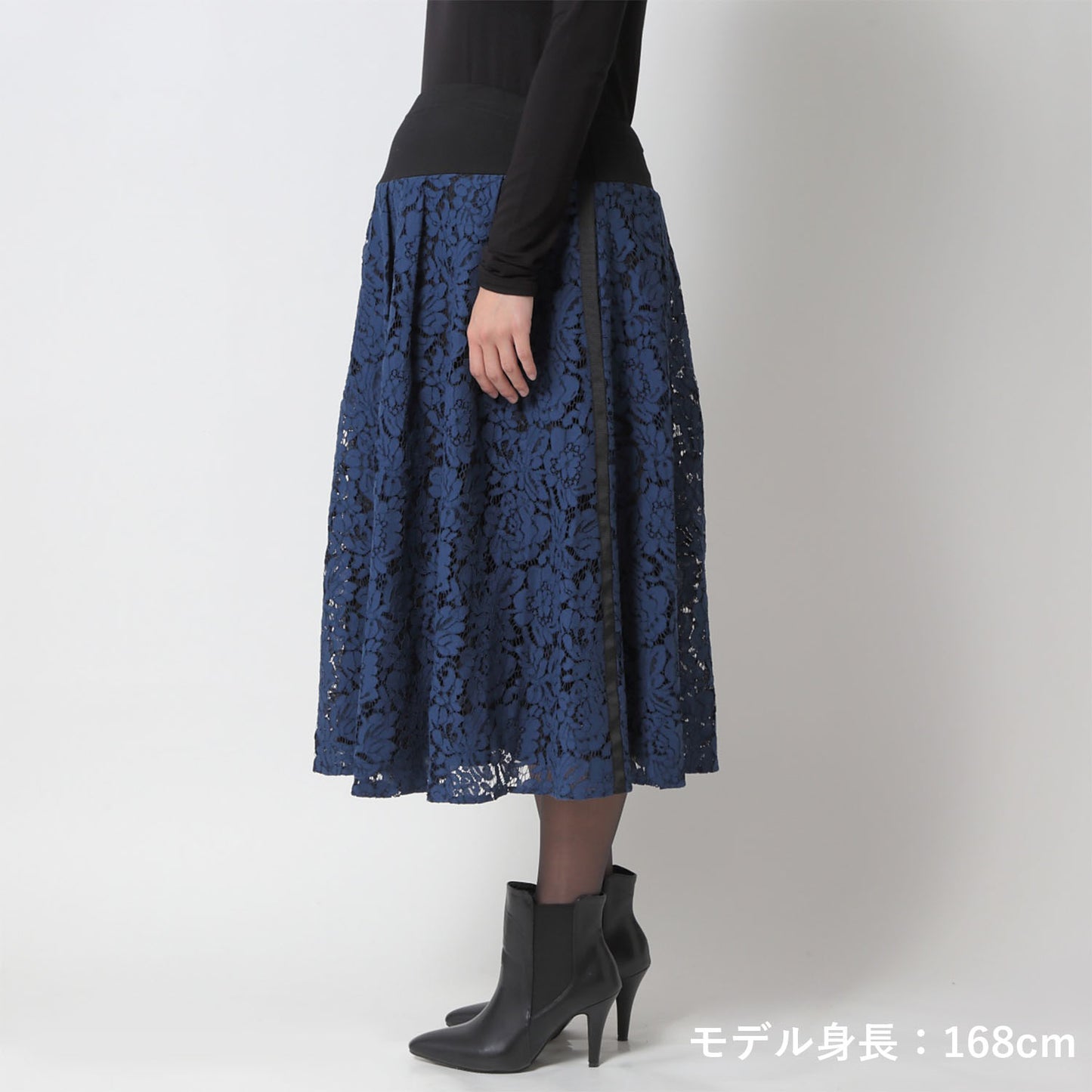 タックフレアー＆サイドラインレーススカート(model:168cm 着用サイズ:F)